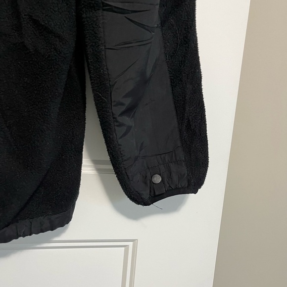 The North Face Black Fleece Jacket (Youth/Junior Size XL) - Picture 2 of 5